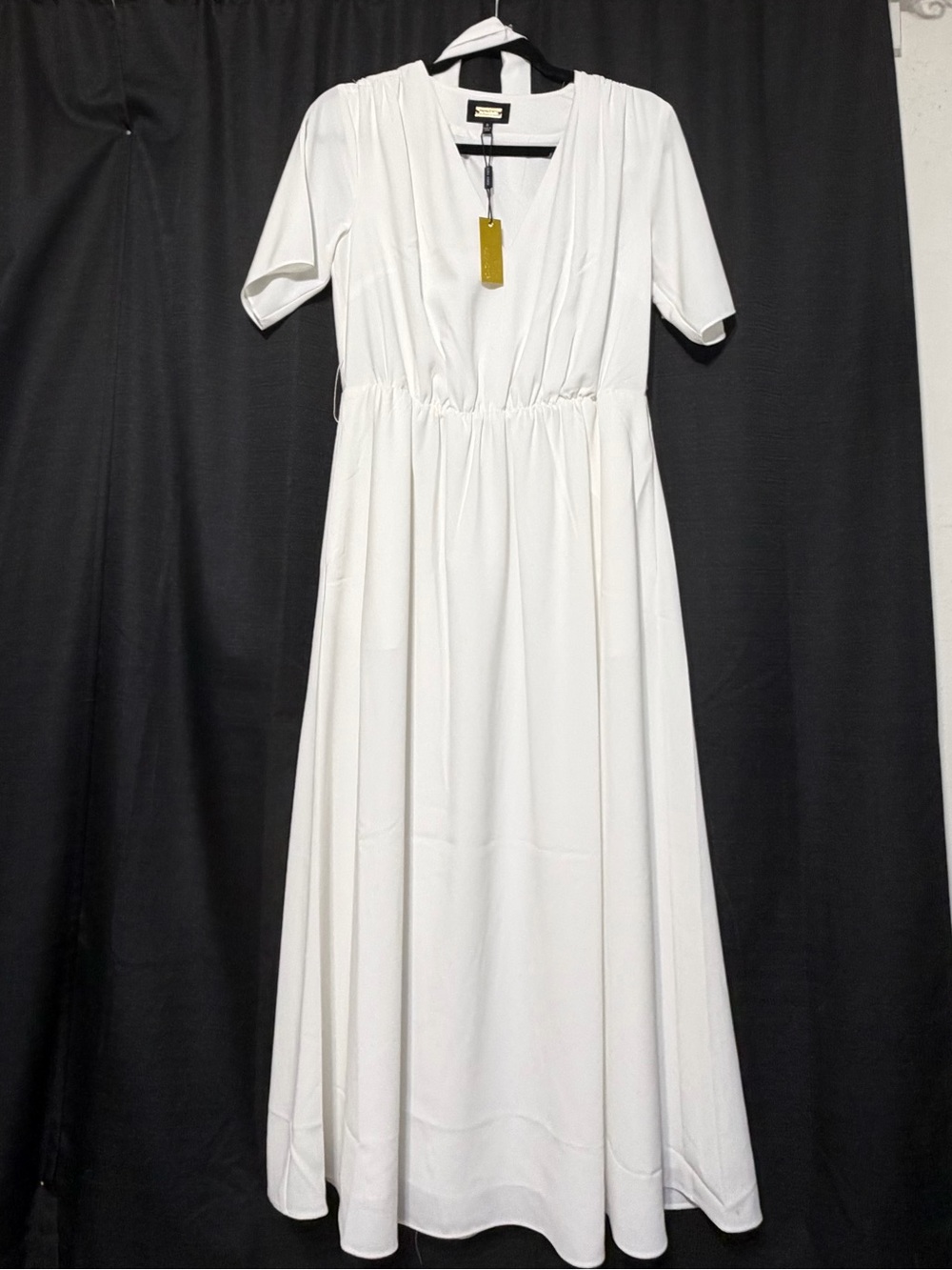 Alexia Admor Classic White Dress V-Neck